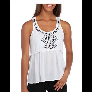 Sleeveless White embroidered top